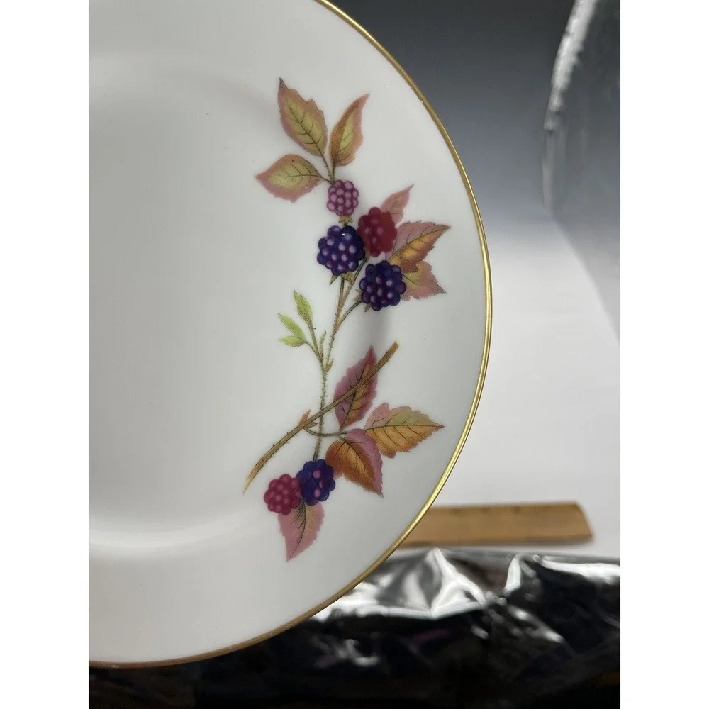 Royal Worcester Evesham Gold‎ Rim 6.5